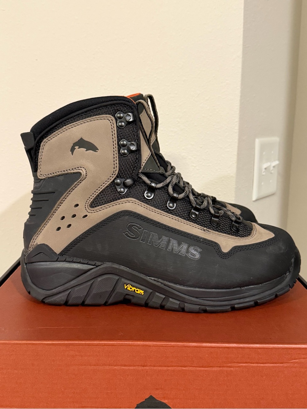 Simms NWB Men's Size 12 G3 Guide Boots Vibram Sole Fly Fishing Wading Outdoor